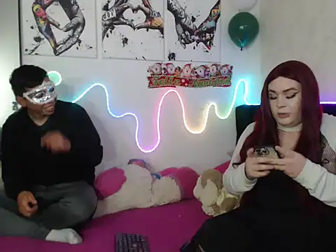 Redvelvett22 online show from November 2025 03:42:02 AM