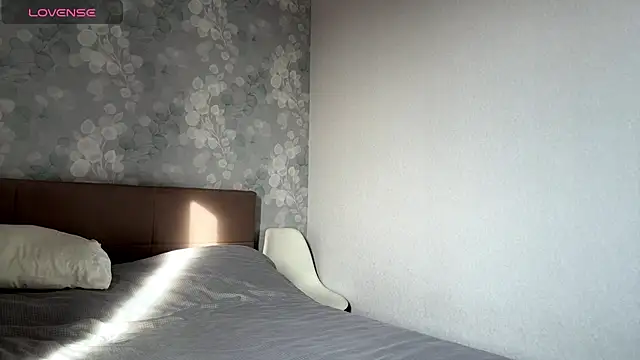 MIA SHADE online show from November 2025 08:02:01 AM