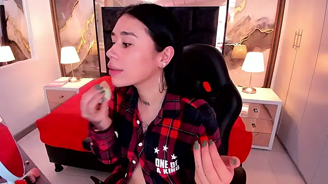 SusanVilla online show from November 2025 07:37:02 PM