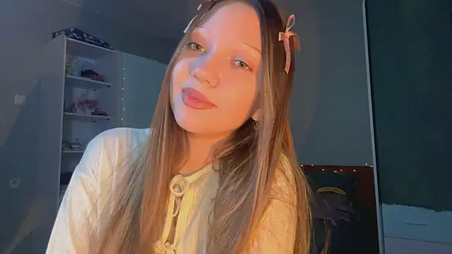 Snapshot of EmiIyKitty chatting on October 2025 08:04:01 PM EmiIyKitty online show from October 2025 08:04:01 PM