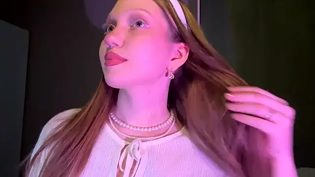 Snapshot of EmiIyKitty chatting on October 2025 07:15:02 PM EmiIyKitty online show from October 2025 07:15:02 PM