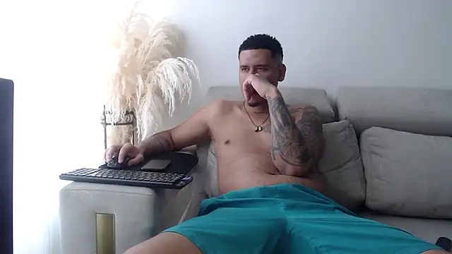 Adrew fox online show from December 2025 05:42:02 PM