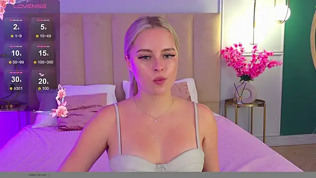 Snapshot of EllyLinn chatting on November 2025 05:11:01 PM EllyLinn online show from November 2025 05:11:01 PM