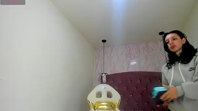 Snapshot of Iris__77 chatting on October 2025 06:34:01 PM Iris 77 online show from October 2025 06:34:01 PM