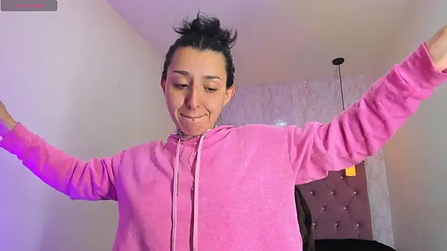 Snapshot of Iris__77 chatting on November 2025 07:23:02 PM Iris 77 online show from November 2025 07:23:02 PM