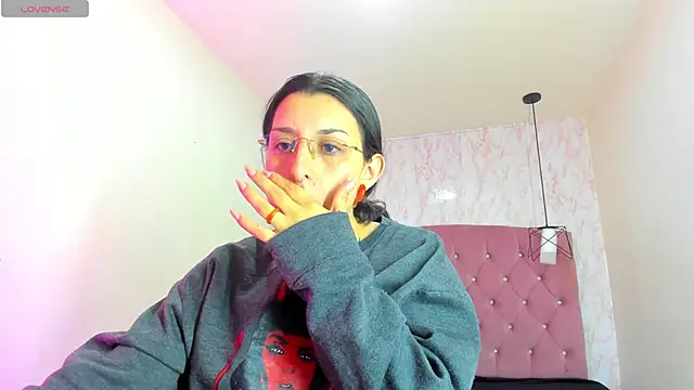 Snapshot of Iris__77 chatting on November 2025 07:34:02 PM Iris 77 online show from November 2025 07:34:02 PM