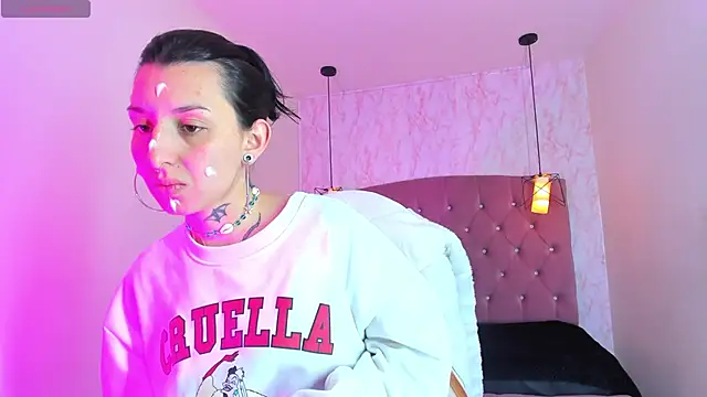 Snapshot of Iris__77 chatting on November 2025 11:21:02 AM Iris 77 online show from November 2025 11:21:02 AM