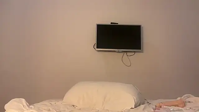 realrockybee1 online show from November 2025 12:00:02 AM