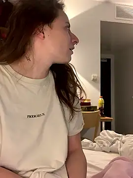 GoldenPussy1329 online show from February 2026 07:39:02 PM