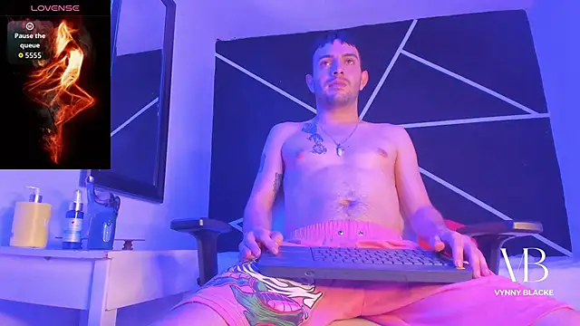 VynnyBlacke  online show from November 2025 09:48:02 PM
