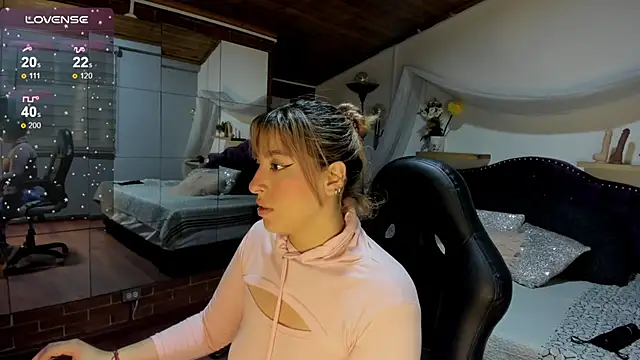 sophialyh 1 online show from November 2025 12:28:02 PM