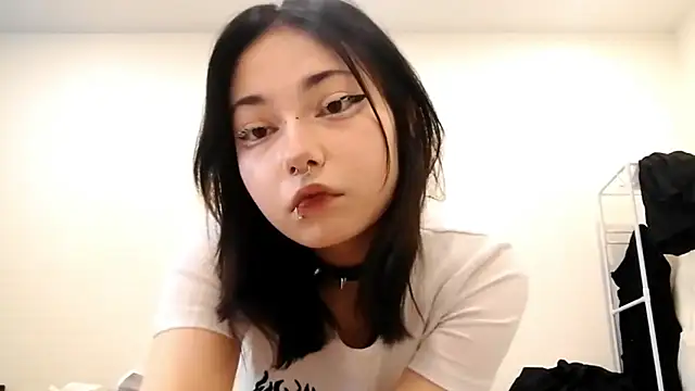 Snapshot of Beeping_Creature chatting on October 2025 09:19:02 AM Beeping Creature online show from October 2025 09:19:02 AM