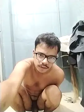 Snapshot of sexybobby13 chatting on October 2025 08:58:02 AM sexybobby13 online show from October 2025 08:58:02 AM