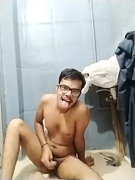 Snapshot of sexybobby13 chatting on October 2025 10:29:01 AM sexybobby13 online show from October 2025 10:29:01 AM