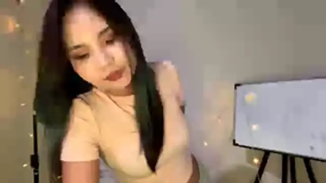 Snapshot of CarollFalick chatting on December 2025 12:32:01 PM CarollFalick online show from December 2025 12:32:01 PM