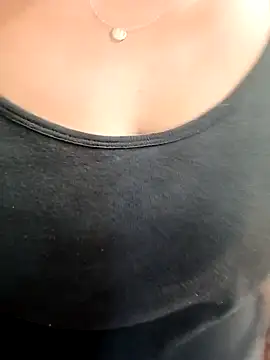 Hotmommax online show from March 2026 11:42:01 PM