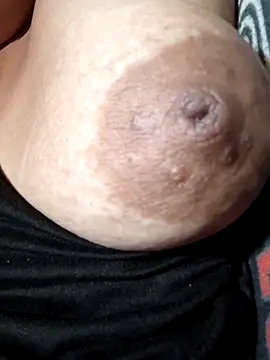 Hotmommax online show from April 2026 07:55:01 PM