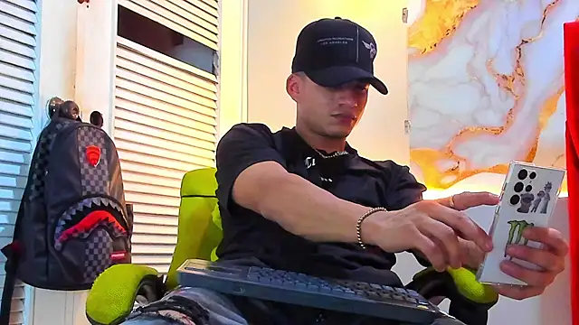 daniscot online show from November 2025 08:12:01 PM