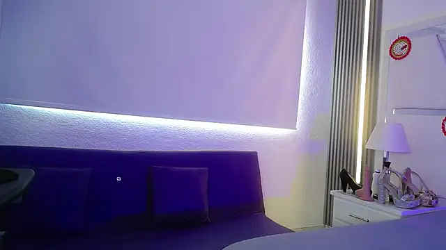 chloe  Jones  online show from December 2025 12:55:02 PM