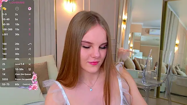 Snapshot of Lili_Lohan chatting on November 2025 05:11:01 PM Lili Lohan online show from November 2025 05:11:01 PM