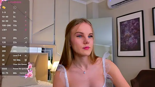 Snapshot of Lili_Lohan chatting on November 2025 05:20:01 PM Lili Lohan online show from November 2025 05:20:01 PM