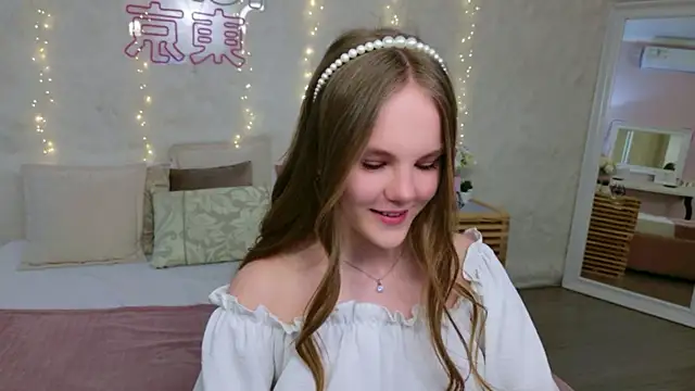 Lili Lohan online show from April 2026 05:00:02 AM