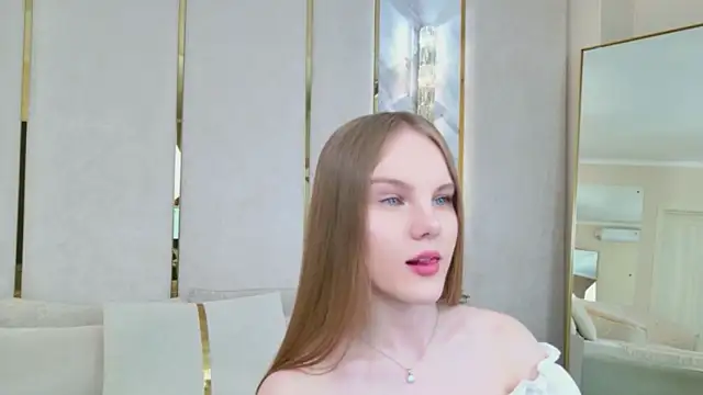 Lili Lohan online show from May 2026 05:04:02 AM