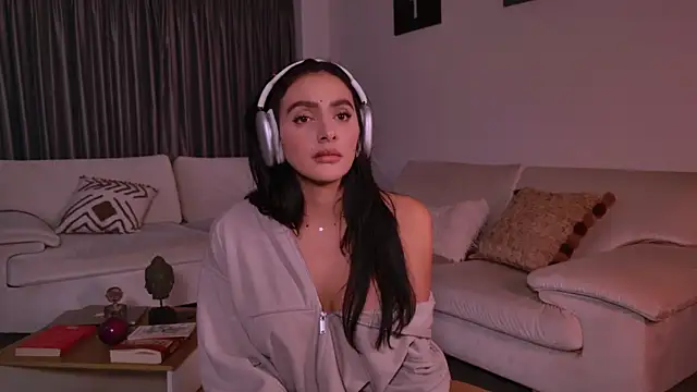 Snapshot of Milana_De chatting on October 2025 10:29:02 PM Milana De online show from October 2025 10:29:02 PM