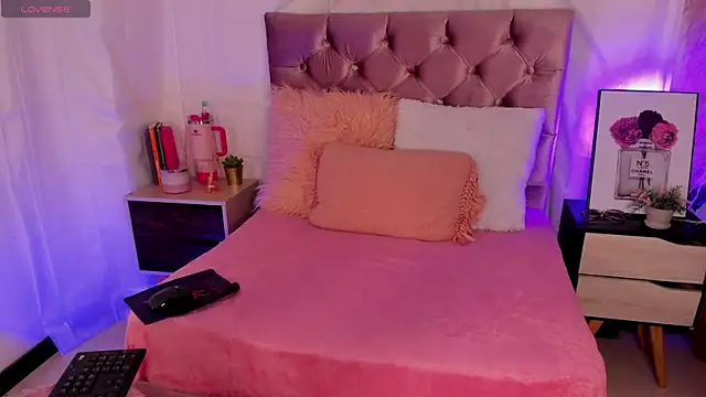 julianaarboleda online show from February 2025 12:33:01 PM