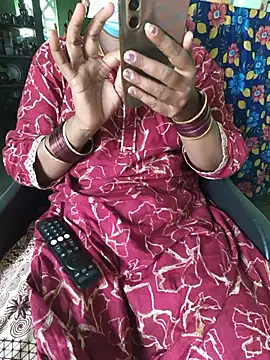 Snapshot of Tamilselviroja- chatting on June 2026 10:24:01 AM Tamilselviroja- online show from June 2026 10:24:01 AM