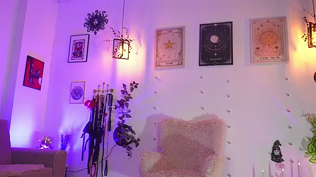 curlynatashaa online show from April 2026 06:25:02 AM