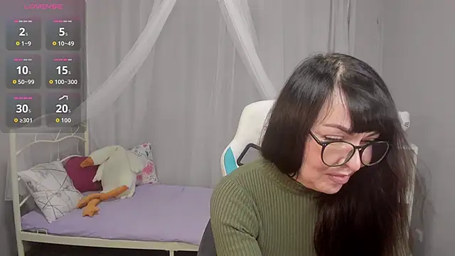 Snapshot of LindaRomero chatting on November 2025 10:04:02 AM LindaRomero online show from November 2025 10:04:02 AM