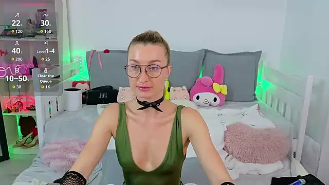 MysticRoxanne online show from November 2025 09:38:02 PM