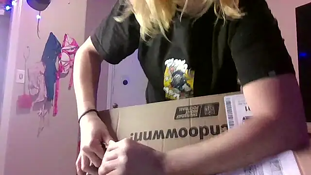 Queen2454 online show from October 2025 09:58:02 PM