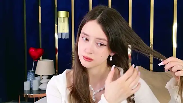 EvaSwen online show from April 2026 03:50:02 PM