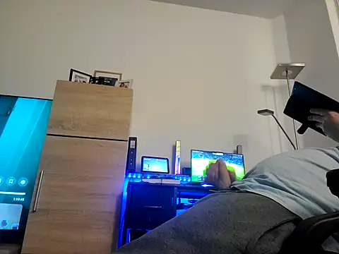 Snapshot of stivi2526 chatting on November 2025 10:52:02 PM stivi2526 online show from November 2025 10:52:02 PM