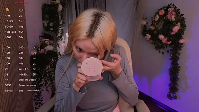 kitten murray  online show from November 2025 05:34:01 AM