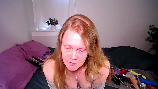 naughtyfox89 online show from August 2026 10:44:01 PM