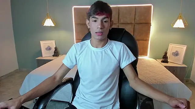 Snapshot of cherub_ chatting on November 2025 02:05:01 PM cherub online show from November 2025 02:05:01 PM