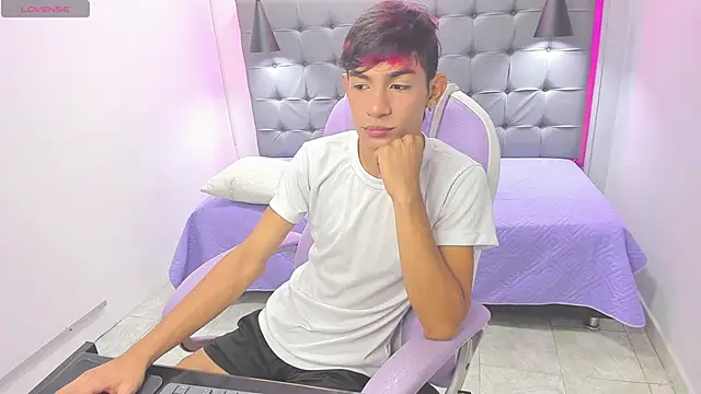 Snapshot of cherub_ chatting on November 2025 12:27:01 PM cherub online show from November 2025 12:27:01 PM