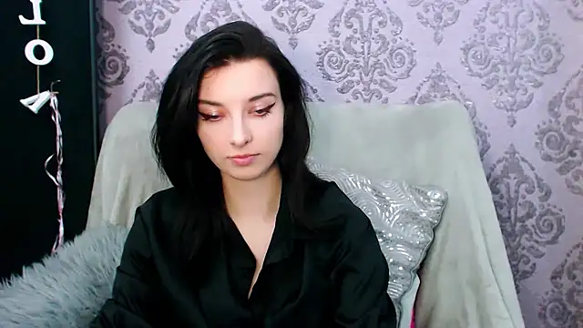 DominantLuna online show from November 2025 08:41:01 PM