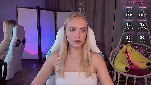 Snapshot of TessaGrays chatting on October 2025 01:34:02 PM TessaGrays online show from October 2025 01:34:02 PM