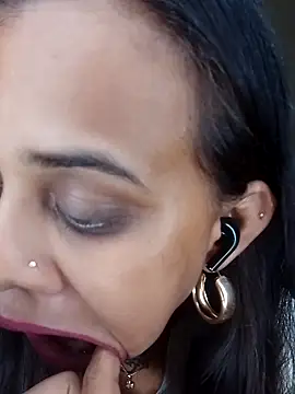 Snapshot of Naughtysilk chatting on October 2025 09:06:01 PM Naughtysilk online show from October 2025 09:06:01 PM