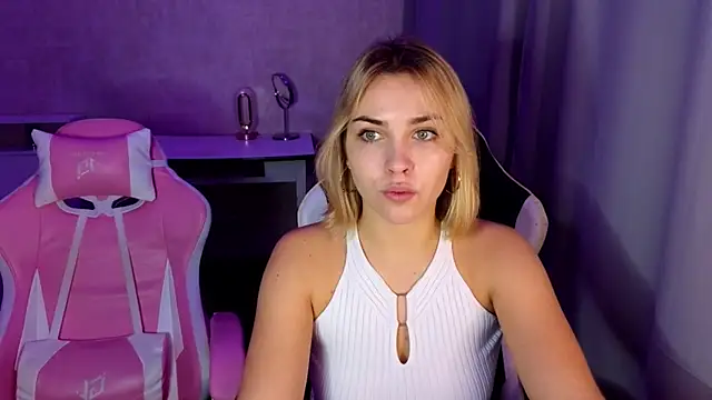 stefany and bettany online show from November 2025 02:06:02 PM