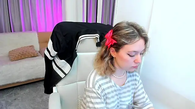 Lucia Copper online show from October 2025 01:15:02 PM