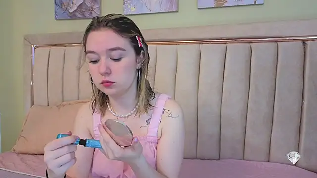 Lucia Copper online show from October 2025 12:07:02 PM