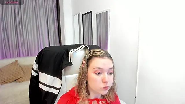 Lucia Copper online show from November 2025 03:30:02 AM