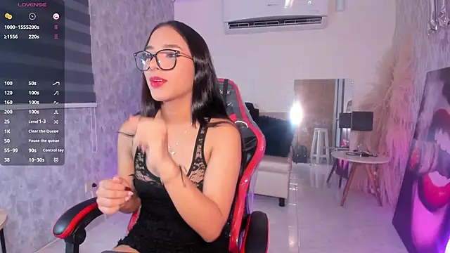 Luciaoregon online show from October 2025 01:10:02 PM