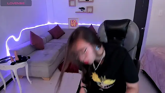 Scarlett  Cooper   online show from November 2025 12:37:02 PM