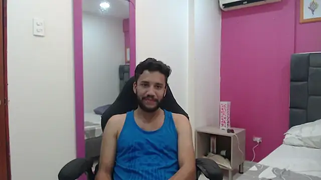 Juan FelipeX01 online show from November 2025 03:54:01 PM